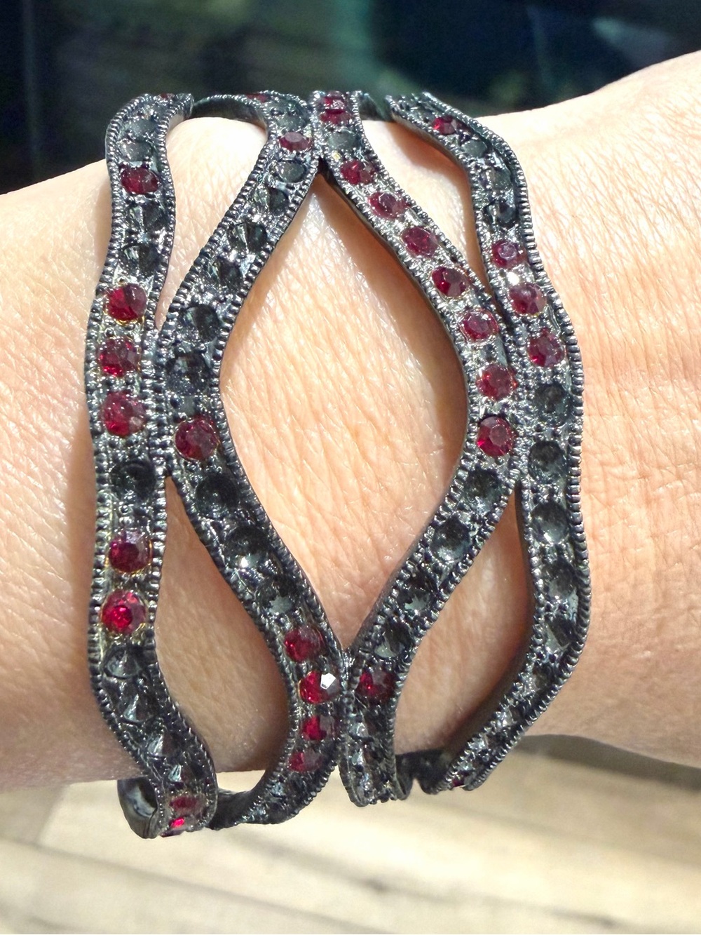 Black and Red Crystal Wave Bangle Bracelet